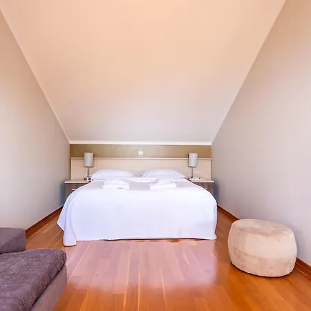 Lavica Dumicic Ποντστράνα