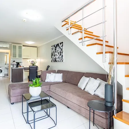 Lavica Dumicic * Ποντστράνα