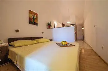 Lavica Dumicic * Podstrana